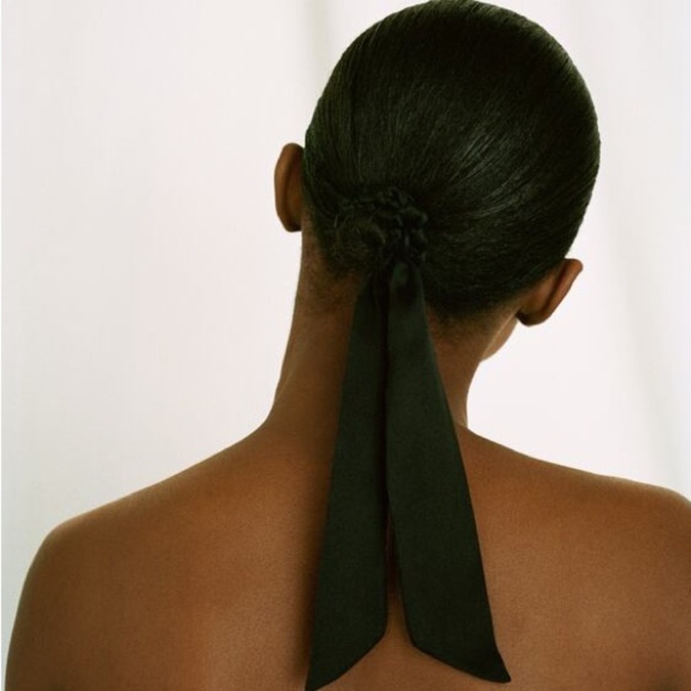 🌹NWT. Zara Black Woven Silk Scrunchie. - Picture 3 of 6